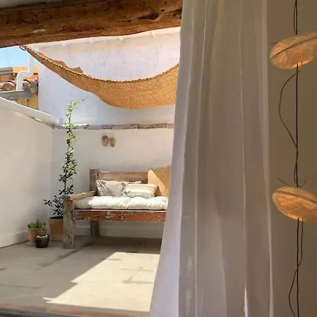 La Terrasse Du Pont Jullian Charme Et Calme Dans Le Coeur Historique